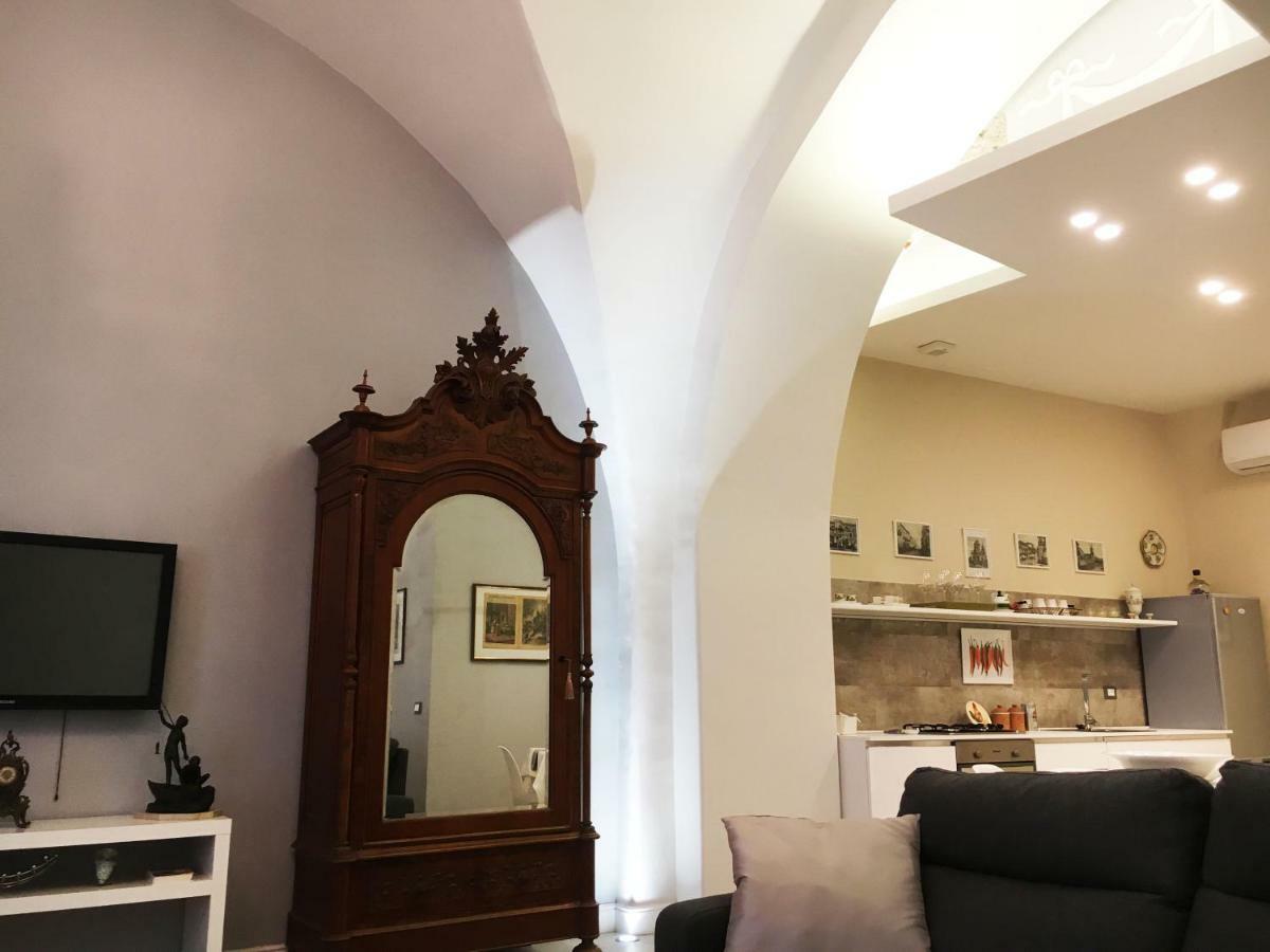 Dimora Del Papa Apartment คาตาเนีย ภายนอก รูปภาพ